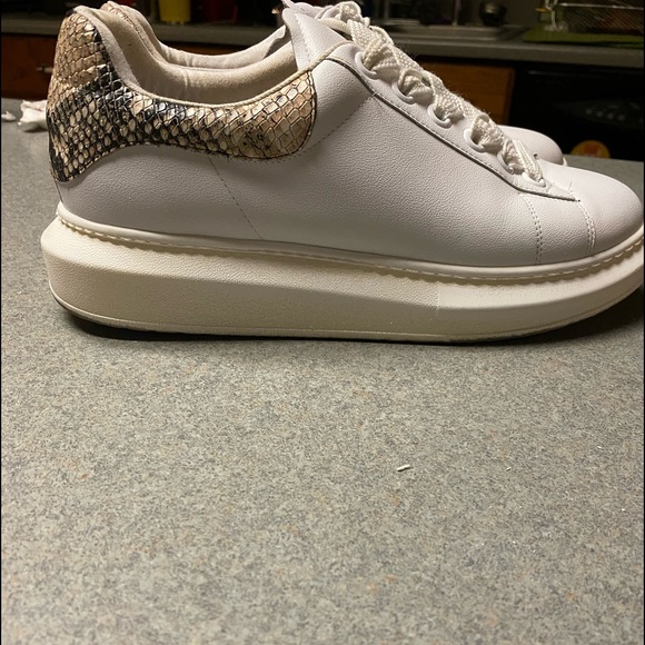 Steven by Steve Madden Sneakers Snake Skin Size 8.5. Gently used. - Picture 2 of 4